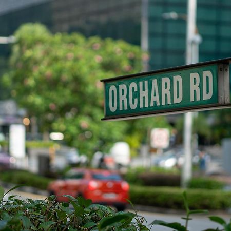 Royal Plaza On Scotts Hotel Szingapúr Kültér fotó Orchard Road street sign