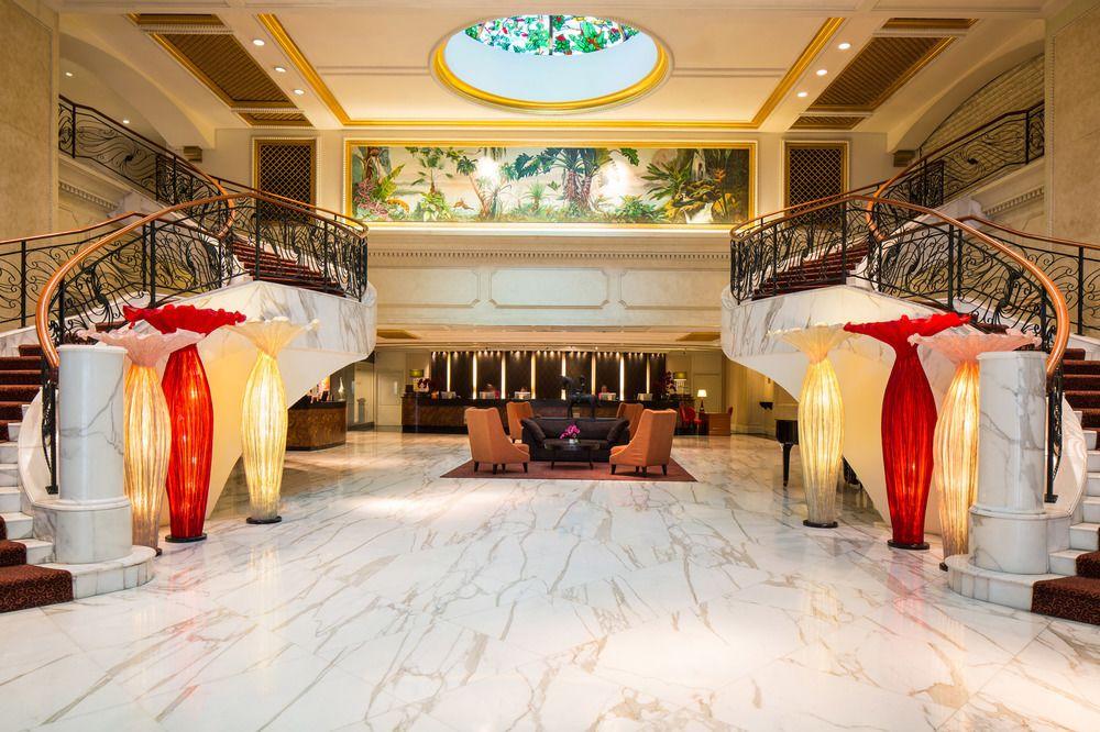 Royal Plaza On Scotts Hotel Szingapúr Kültér fotó The lobby of the hotel
