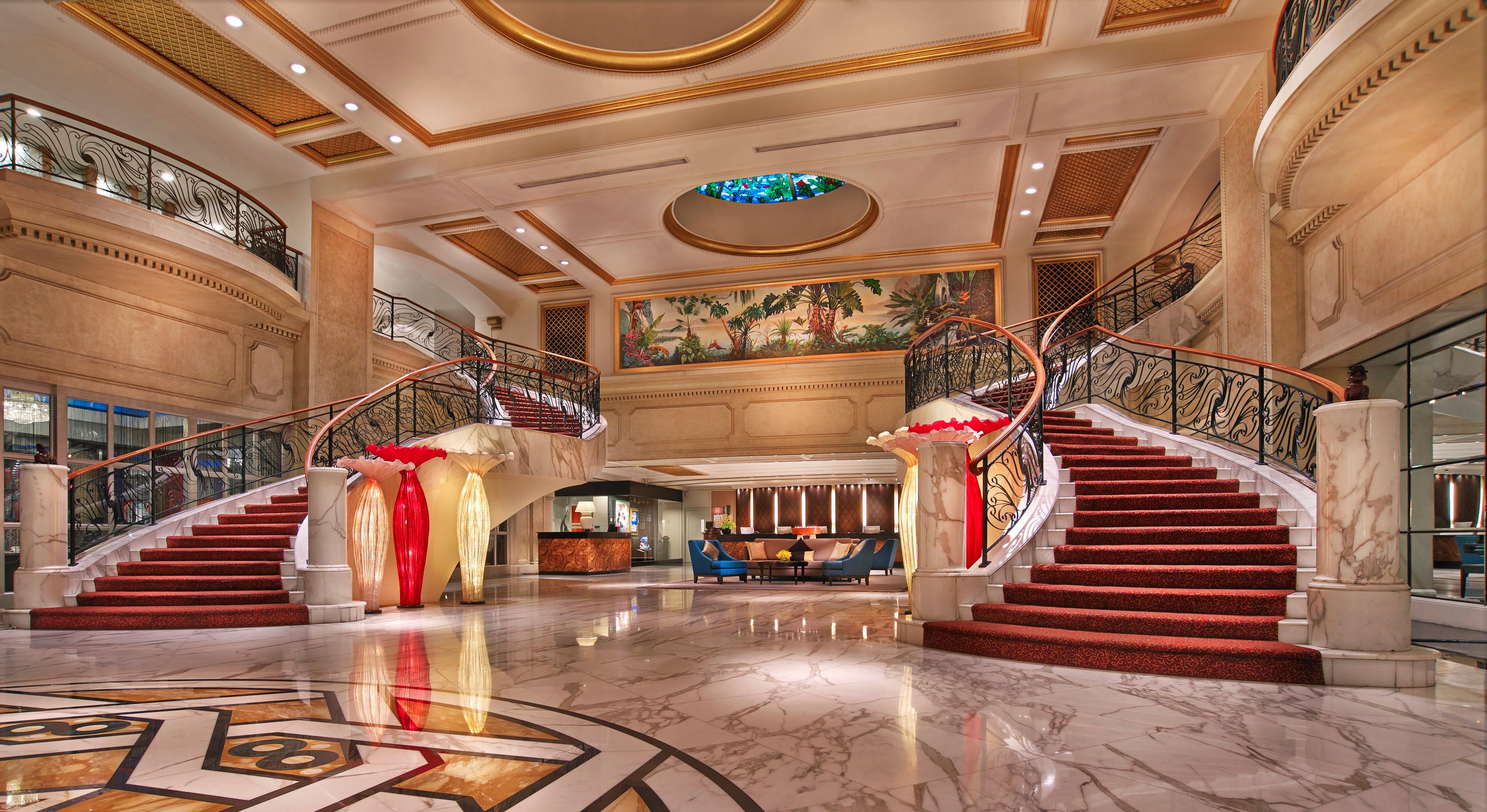 Royal Plaza On Scotts Hotel Szingapúr Kültér fotó The lobby of the hotel