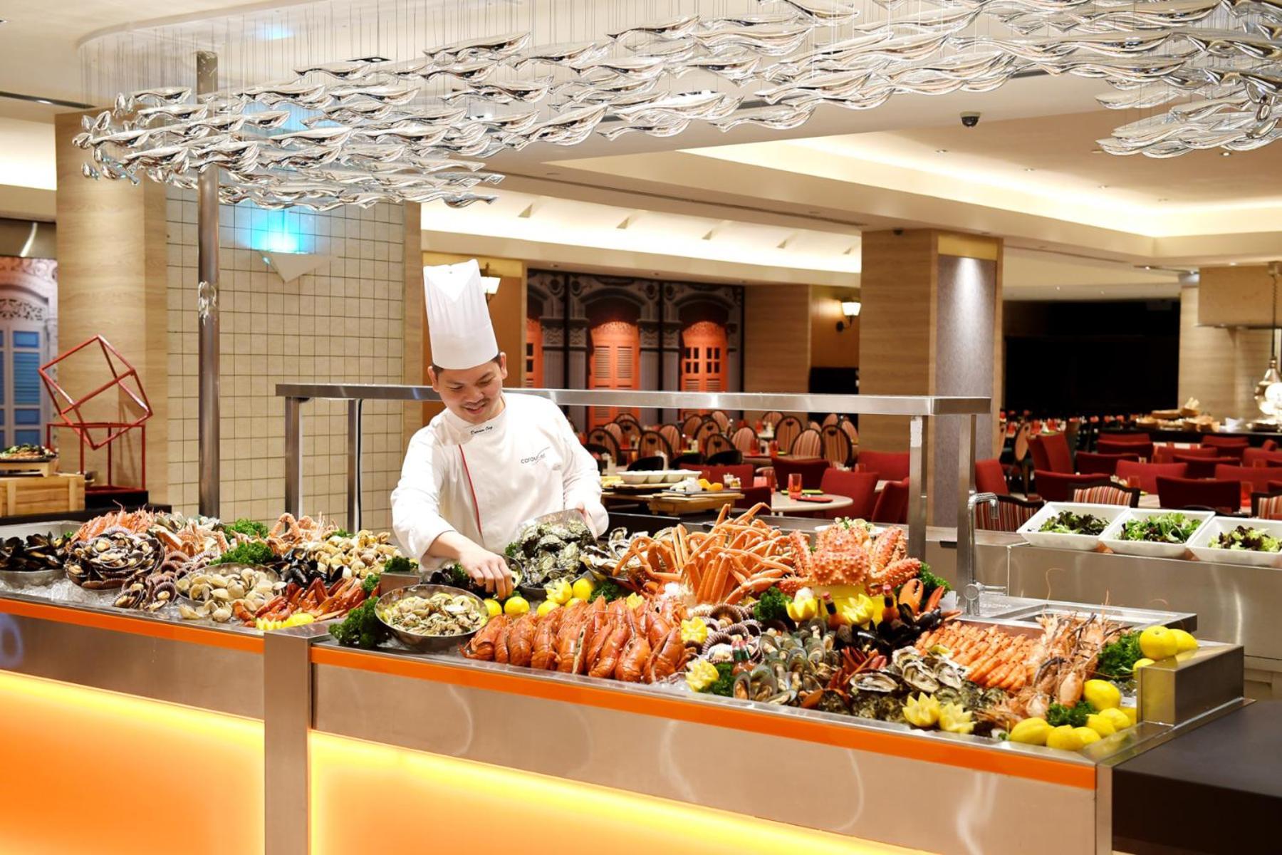 Royal Plaza On Scotts Hotel Szingapúr Kültér fotó A buffet at a hotel