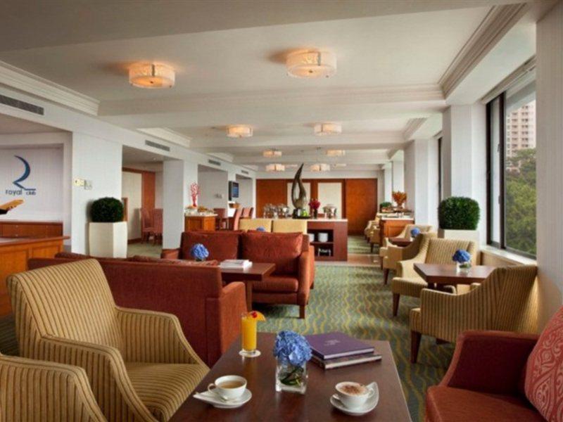 Royal Plaza On Scotts Hotel Szingapúr Kültér fotó Club Lounge at the Four Seasons Hotel, Hong Kong