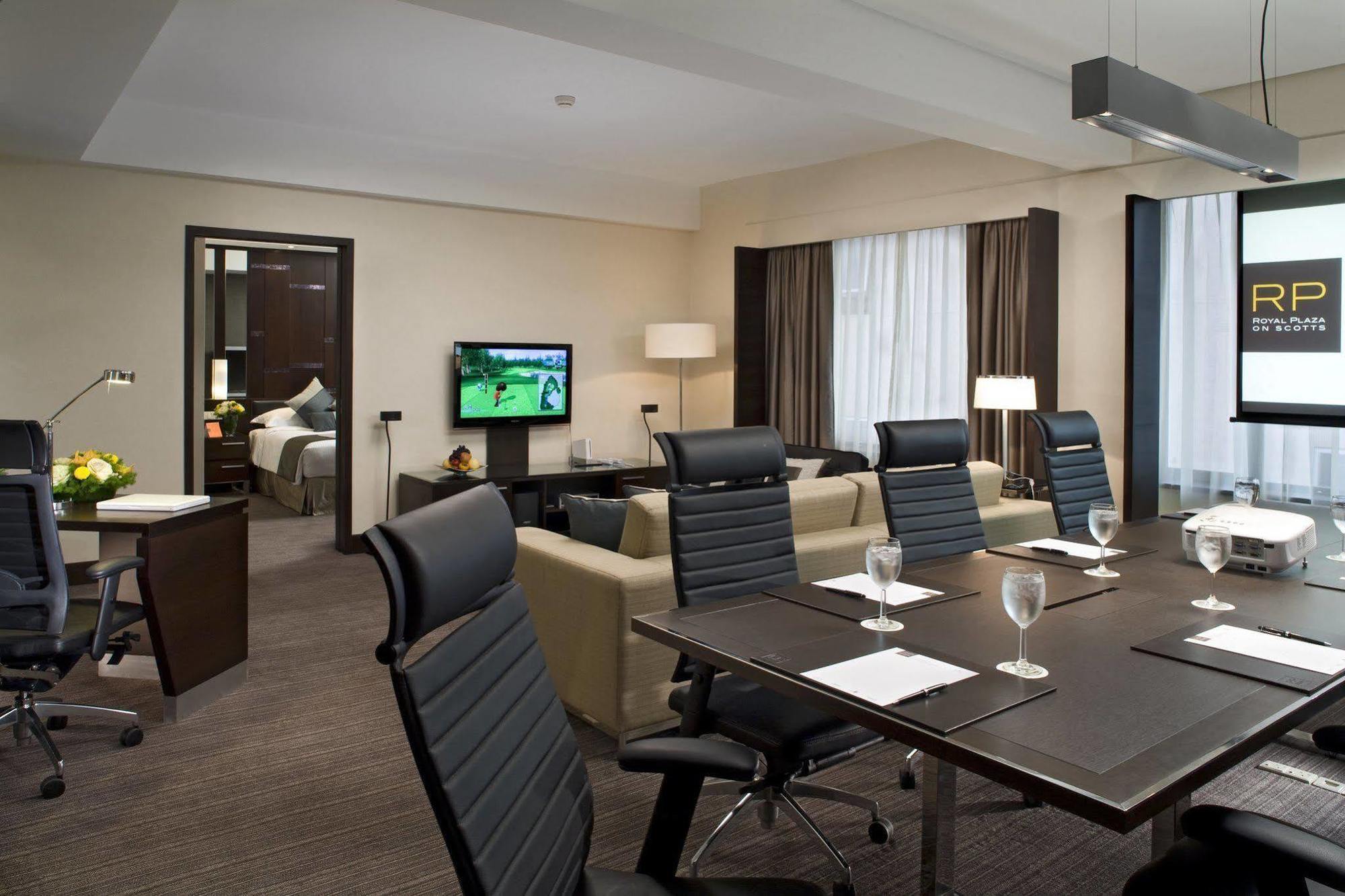 Royal Plaza On Scotts Hotel Szingapúr Szoba fotó A boardroom at the Mandarin Oriental, Hong Kong