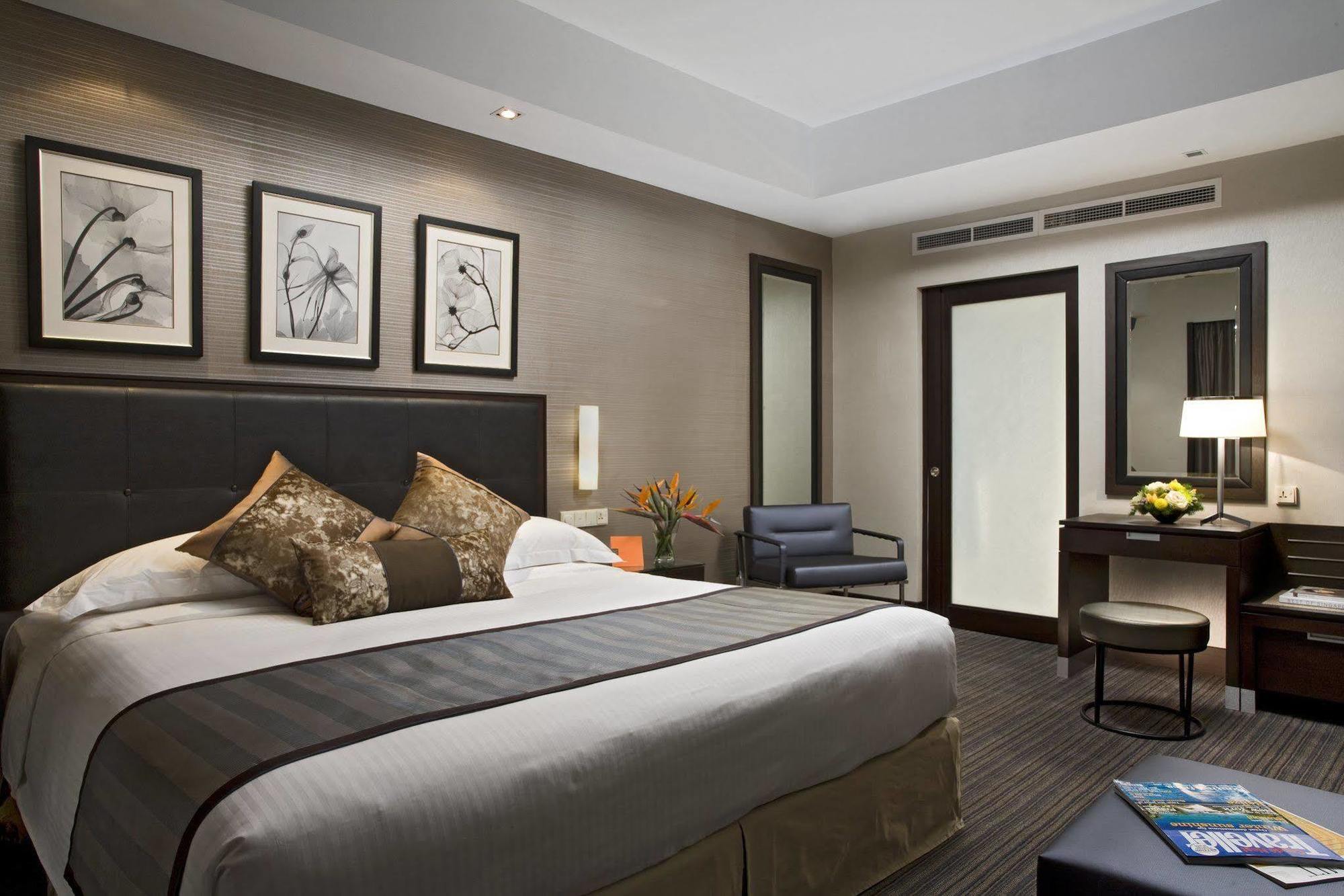 Royal Plaza On Scotts Hotel Szingapúr Kültér fotó A bedroom at the InterContinental London Park Lane
